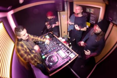 Berlin: Premium Underground Party Tour - Rigaer Kiosk start: the Späti ritual before the bass