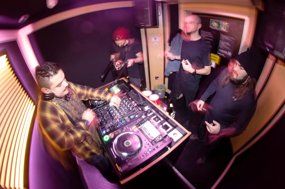 Berlin: Premium Underground Party Tour - Rigaer Kiosk start: the Späti ritual before the bass