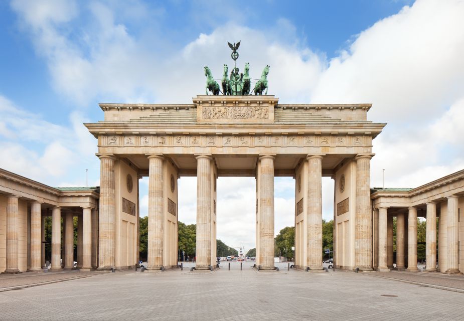 Berlin: Private 2-Hour Sightseeing Tour in Classic GDR Van - Key highlights to know before you go