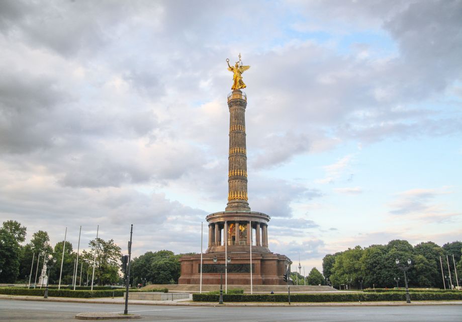 Berlin: Private 2-Hour Sightseeing Tour in Classic GDR Van - How photo stops work (and how to maximize them)