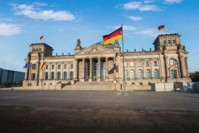Berlin: Private 2-Hour Sightseeing Tour in Classic GDR Van - The 2-hour loop: Brandenburg Gate to Potsdamer Platz