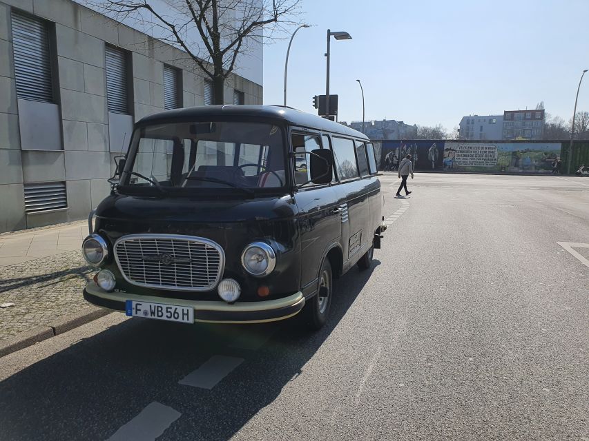 Berlin: Private 2-Hour Sightseeing Tour in Classic GDR Van - East and West Berlin from the van window