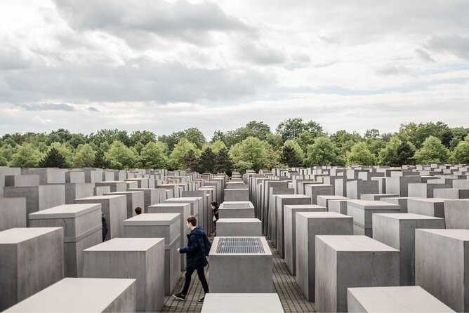 Berlin Private Custom Tour with a Local: Highlights & Hidden Gems - Pariser Platz to your first big moment: starting at Brandenburg Gate’s doorstep
