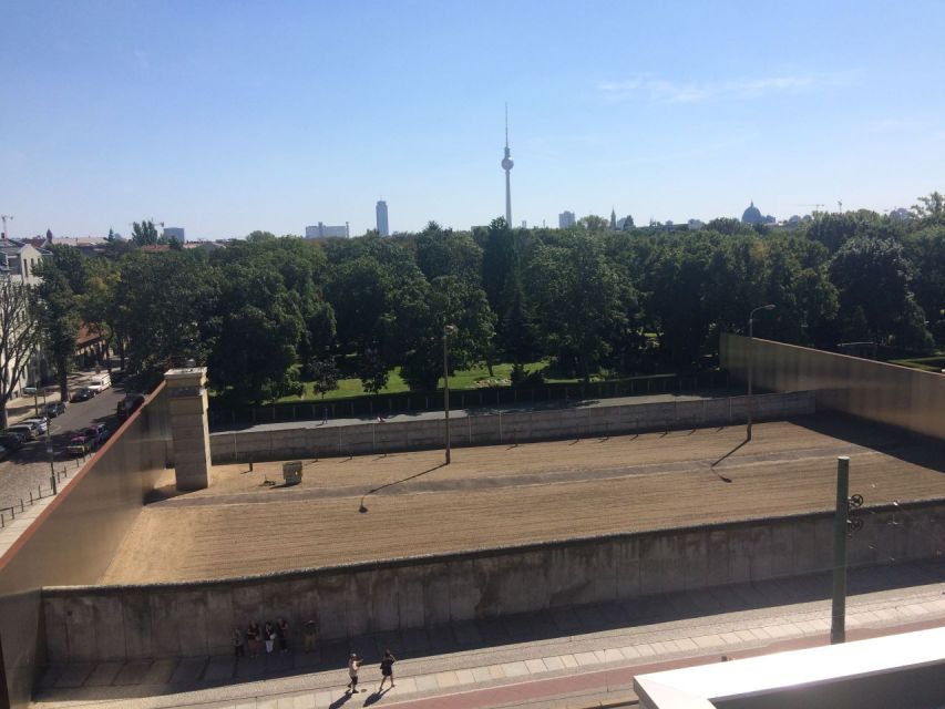 Berlin: Private Walking Tour with a Local Guide - Berlin Wall stops: seeing a symbol as a place