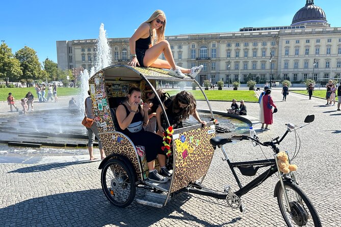 Berlin Rickshaw Tours Historical & Photo City Tour 120min - Sightseeing - The comfort extras: blanket, beer, music, and why they matter
