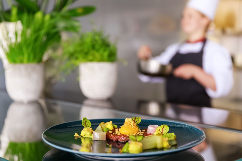 Berlin: Rooftop Dinner at the Käfer Restaurant Reichstag - Views from the Glass Dome: How to Time Your Night