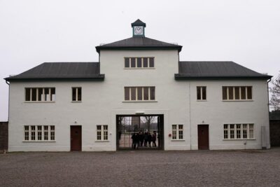 Berlin & Sachsenhausen Concentration Camp Tour from Warnemünde and Rostock Port - Charlottenburg Palace and Berlin’s big monuments: photo stops with a purpose