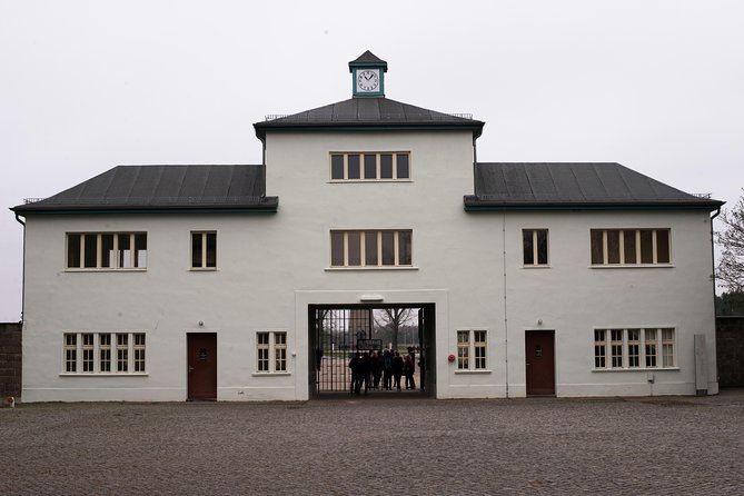 Berlin & Sachsenhausen Concentration Camp Tour from Warnemünde and Rostock Port - Charlottenburg Palace and Berlin’s big monuments: photo stops with a purpose