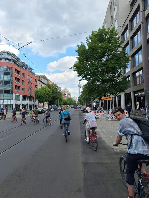 Berlin: Secrets of Berlin Bike Tour - Dead Chicken Alley and Dirksenstraße: street art you can’t fake with a map