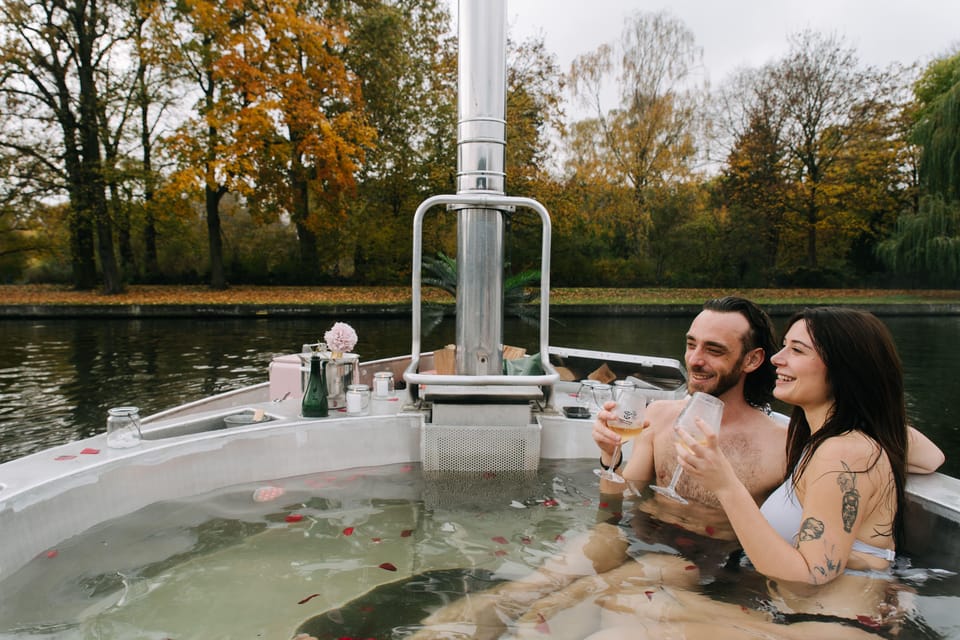 Berlin: Self-drive hot tub boat experience - On the Spree to Oberbaumbrücke: what the ride feels like