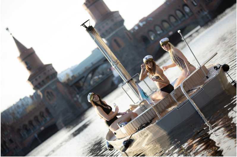Berlin: Self-drive hot tub boat experience - Drinks, snacks, and what you should bring