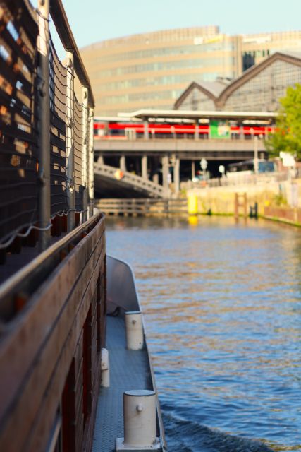 Berlin: Sightseeing Boat Tour on the Spree for Families - Meeting point: finding the boat near Moabit and Lessing Bridge