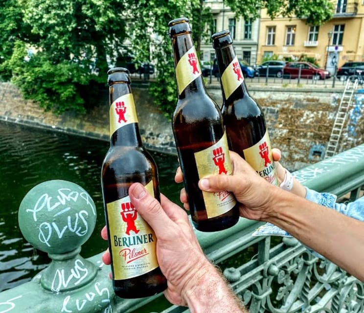 Berlin: Street Food Tour with 10 Tastings - The walk along Bergmannstraße and Mehringdamm: currywurst in motion