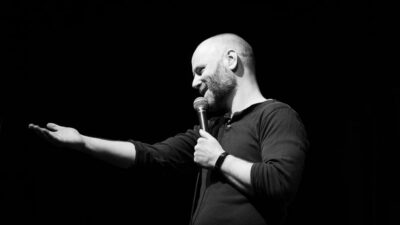 Berlin: The Epic Comedy Club Friday Night Showcase - How the night flows: pre-show mixer to downstairs stand-up