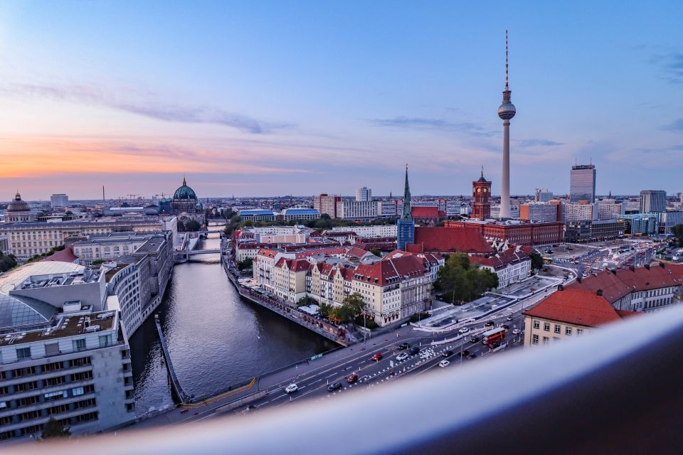 Berlin: Tour with Private Guide - Key things that make this tour work well