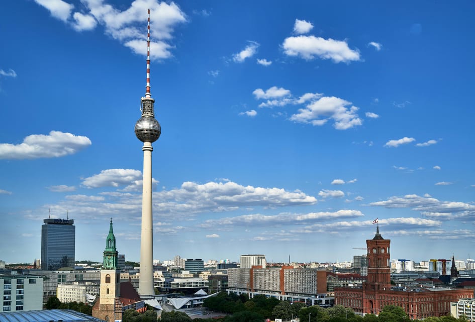 Berlin: Tour with Private Guide - Brandenburg Gate and the Reichstag: Power, Style, and What the Buildings Tell You
