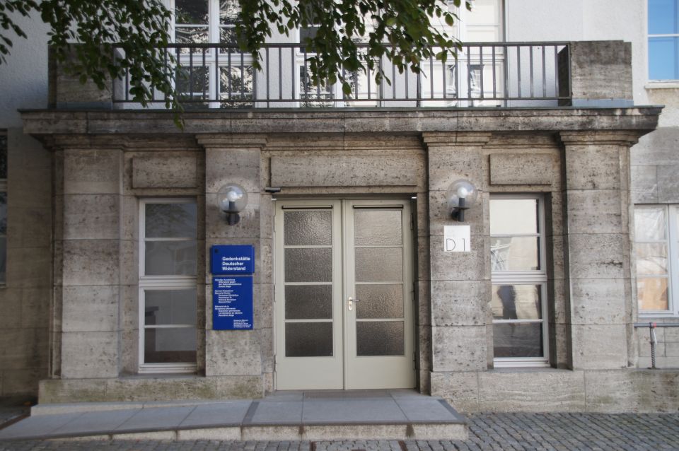 Berlín y el Nacionalsocialismo. Group Tour in Spanish - El final: dónde estuvo la Cancillería del Führer y cómo se entiende el búnker