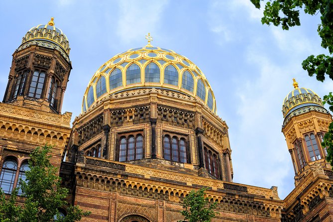 Berlin’s Jewish Heritage: Private Tour of the Vibrant Jewish District - Stop 1: New Synagogue Berlin (Centrum Judaicum) and Those Golden Domes