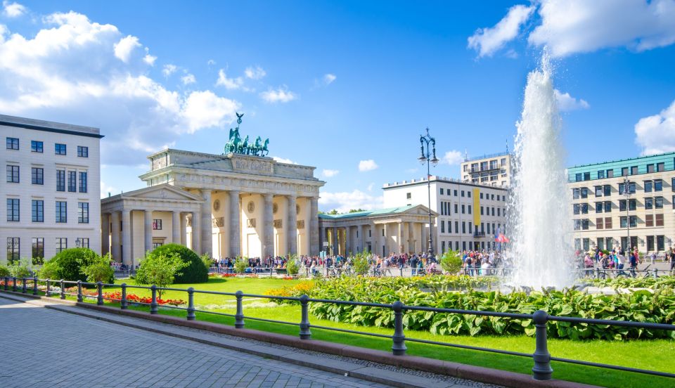 Bike Tour of Berlin Top Attractions with Private Guide - The 6-hour expansion: East Side Gallery, Treptower Park, and the Soviet War Memorial