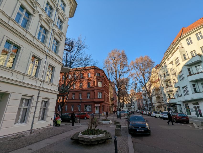 Charlottenburg: 2-Hour City Walking Tour - From medieval nucleus to the old village square feel