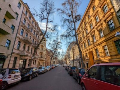 Charlottenburg: 2-Hour City Walking Tour - Meeting at Rathaus Charlottenburg and getting your bearings fast