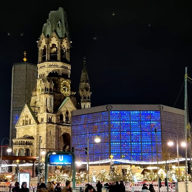 Christmas market lights tour bus through Berlin, free mulled wine (2.5 hours) - Where you meet and how the tour runs in real life