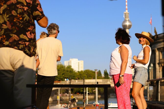 City lounge trip with the lounge ship through Berlin - Berlin Cathedral and the former border-crossing moment