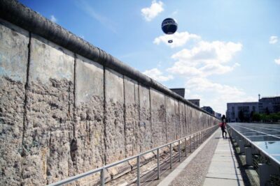 Discover Berlin Express Tour: 2hr Highlights - The Reichstag area and the bunker site: politics and power, right on the street