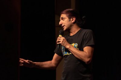 English Comedy Show with Pizza and Shots in Central Berlin - Thursday open mic vs. Friday and Saturday showcases