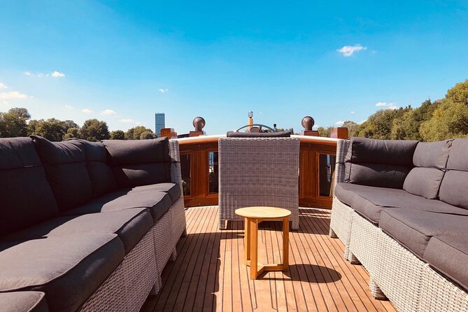 Evening aperitif tour aboard the motor yacht Fitzgerald - Who this cruise suits best, and who should look elsewhere