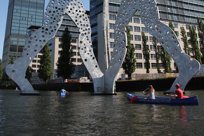 Explore Berlin by canoe - Molecule Man and the Görlitzer Park Area: Art Meets Paddling