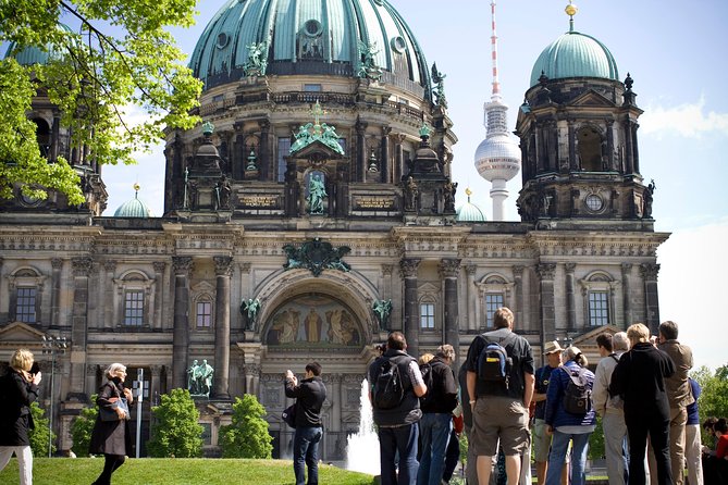 Explore Berlin Shore Excursion: Top Attractions Private Tour from Warnemuende - Cold War stepping-stones: Checkpoint Charlie then Bernauer Strasse