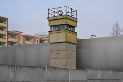 Explore The Berlin Wall: Cold War Berlin and Behind the Berlin Wall - Memorial of the Berlin Wall: Where the Wall Becomes Evidence