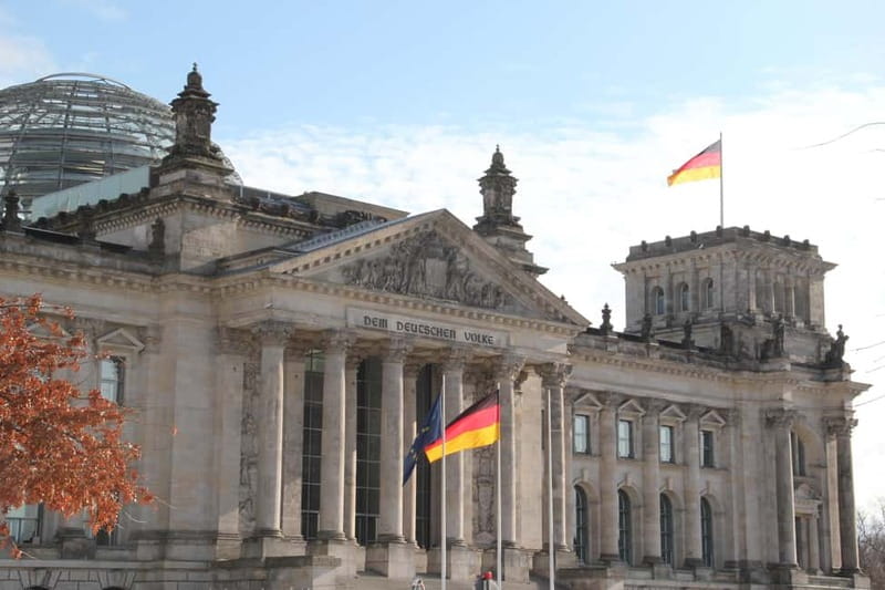 Guided Insider Tour Government and Parliament District - Who should book this guided Government and Parliament District tour