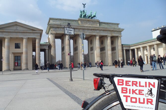 Half-Day Guided Bike Tour of Central Berlin's Highlights - Friedrichstadt-Palast: Why a 19th-Century Theater Stop Belongs