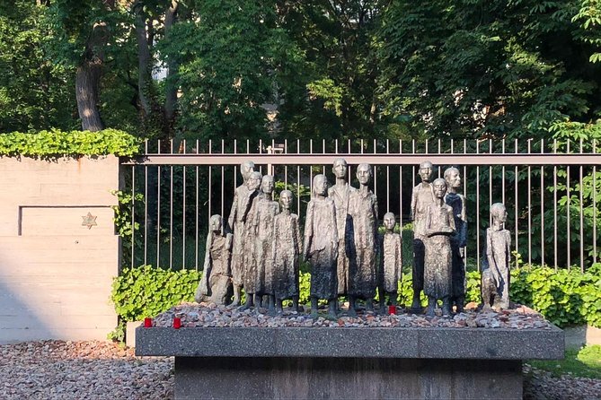 Jewish Berlin Extended (private Walking tour - 5 Hours) - Gleis 17 Memorial and how Berlin remembers deportations