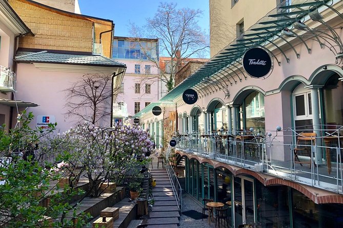 Jewish Berlin Extended (private Walking tour - 5 Hours) - What makes the guide’s style matter here