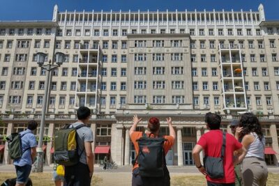 Karl-Marx-Allee Tour: Life and Architecture in East Berlin - Stop 1: Frankfurter Tor and the socialist-street blueprint