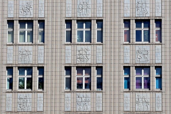 Karl-Marx-Allee Tour: Life and Architecture in East Berlin - Stop 3: Hochhaus an der Weberwiese, luxury, and the propaganda machine