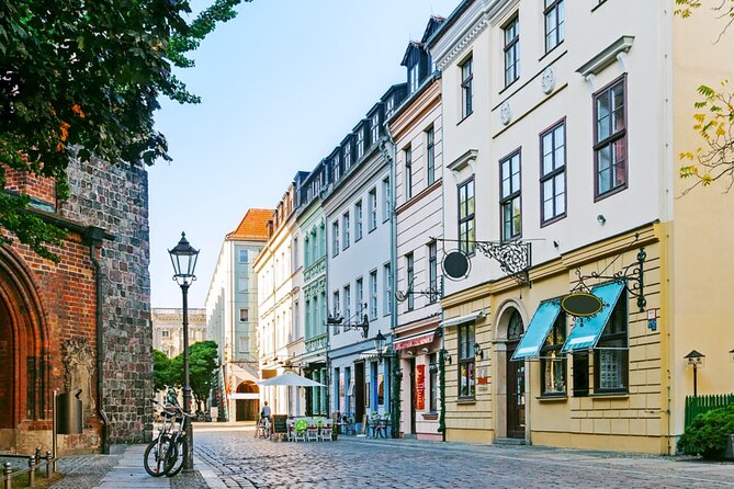 Love and War in Berlin: Self-Guided Story Puzzle Walk - Neptunbrunnen: the fountain stop that teaches you to notice