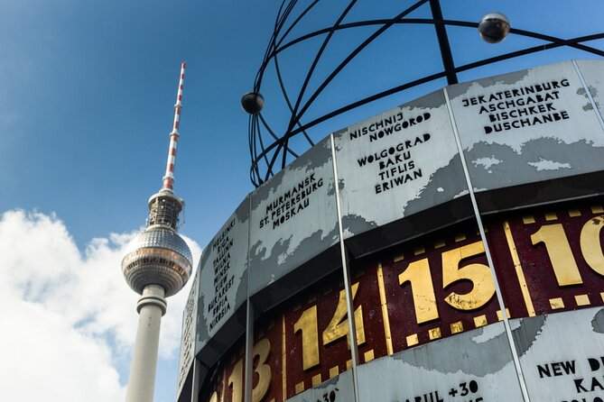 Love and War in Berlin: Self-Guided Story Puzzle Walk - Gendarmenmarkt and Hamburg’s state representation: politics in a classic building