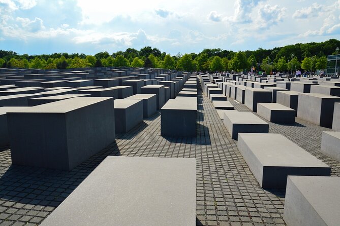 Love and War in Berlin: Self-Guided Story Puzzle Walk - Rathaus and the thrill of architecture you can actually see