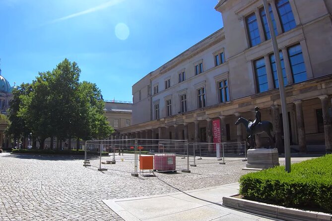 Neues Museum Tickets in Berlin - Getting there: near public transportation helps a lot