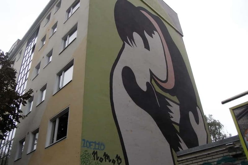 Private Alternative Berlin Tour -Murals, Graffiti and Squats - Why Berlin’s alternative art story matters (and what you’ll learn fast)