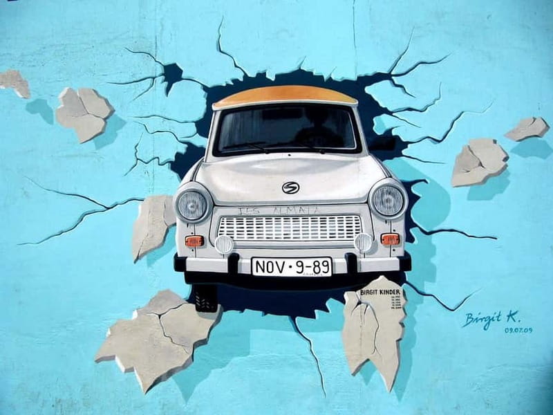 Private Alternative Berlin Tour -Murals, Graffiti and Squats - Hotel pickup, picture folder, and WhatsApp support: small things that help a lot