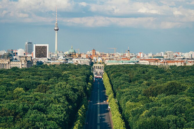 Private Berlin Top Historical Sites Tour with Black Van - Museum Island: UNESCO street art… except it’s museums and old stones