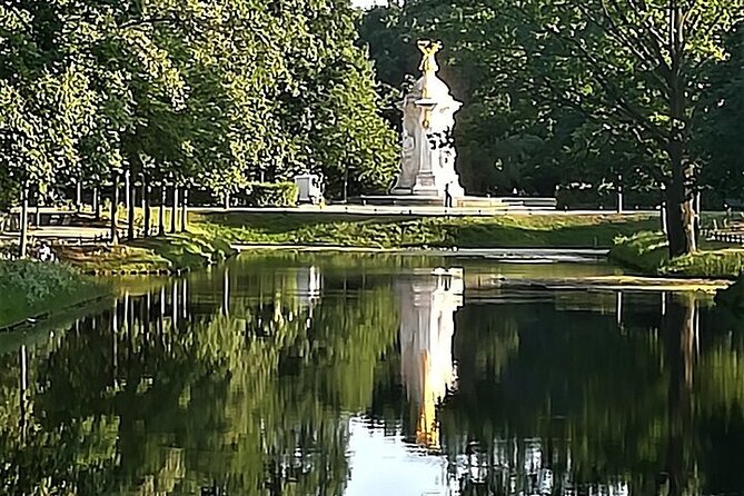 Private Guide Up to Group 6 - ONE Rickshaw, (E)Bikes, E-Scooters - Museum Island and free time to reset your brain
