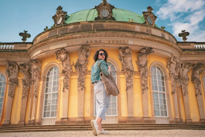 Private Personalized Photoshoot in Berlin - Altes Museum: How Classic Facades Help You Look Natural