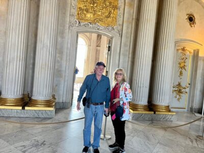 Private Sightseeingtour im Taxi nach Potsdam und Sanssouci - The drive out of Berlin: Allied Checkpoint, grotto views, and quick orientation