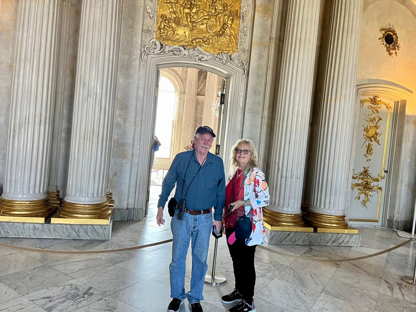 Private Sightseeingtour im Taxi nach Potsdam und Sanssouci - The drive out of Berlin: Allied Checkpoint, grotto views, and quick orientation